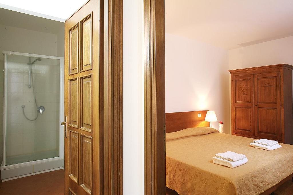 Residence Borgo San Sebastiano Bergeggi Zimmer foto