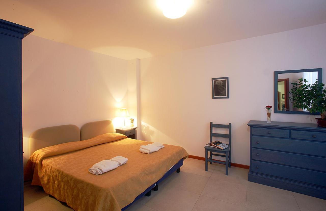 Residence Borgo San Sebastiano Bergeggi Zimmer foto