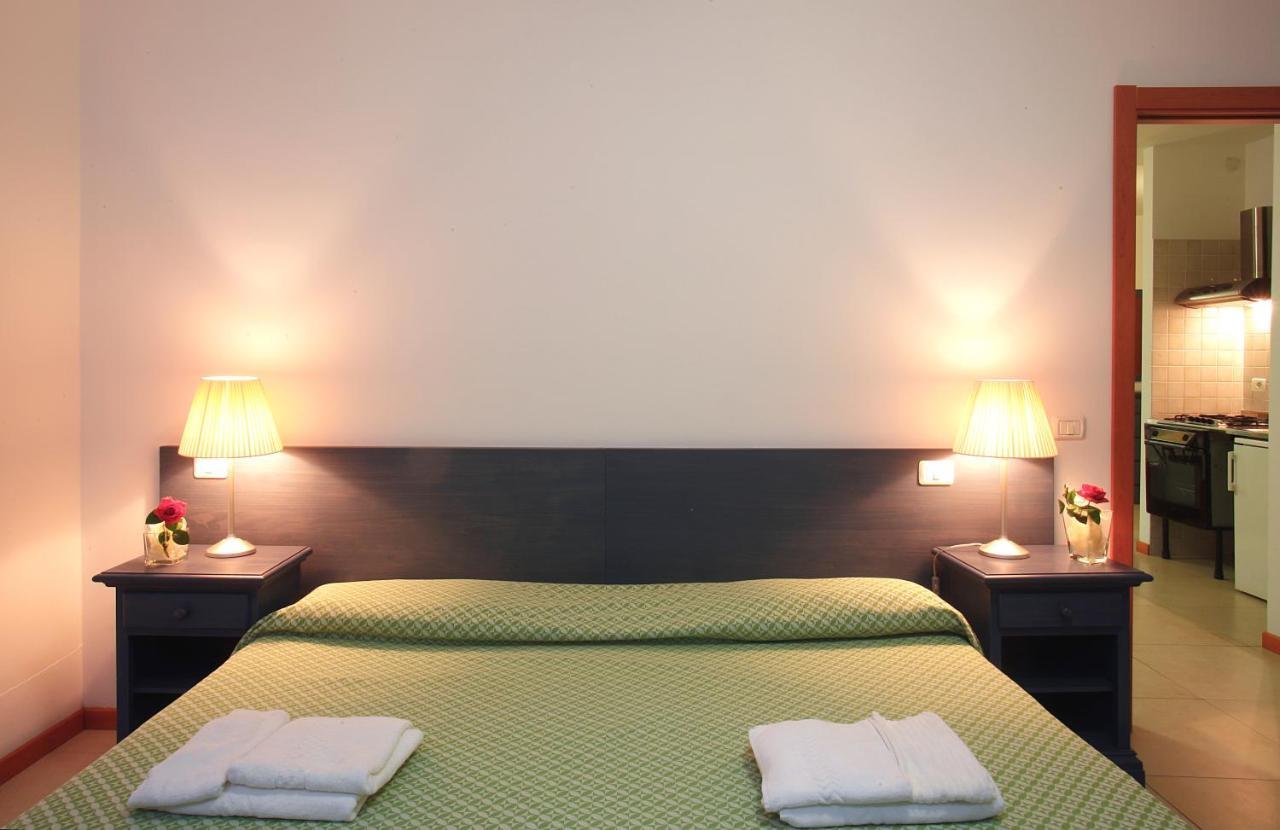 Residence Borgo San Sebastiano Bergeggi Zimmer foto